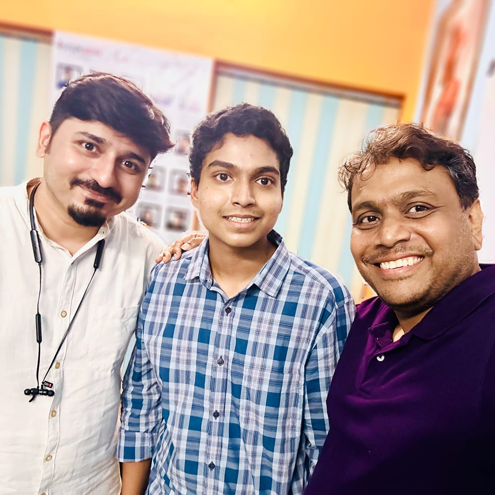 PREPON Vishnu CAT 100 percentile student with mentors after successful MBA entrance preparation